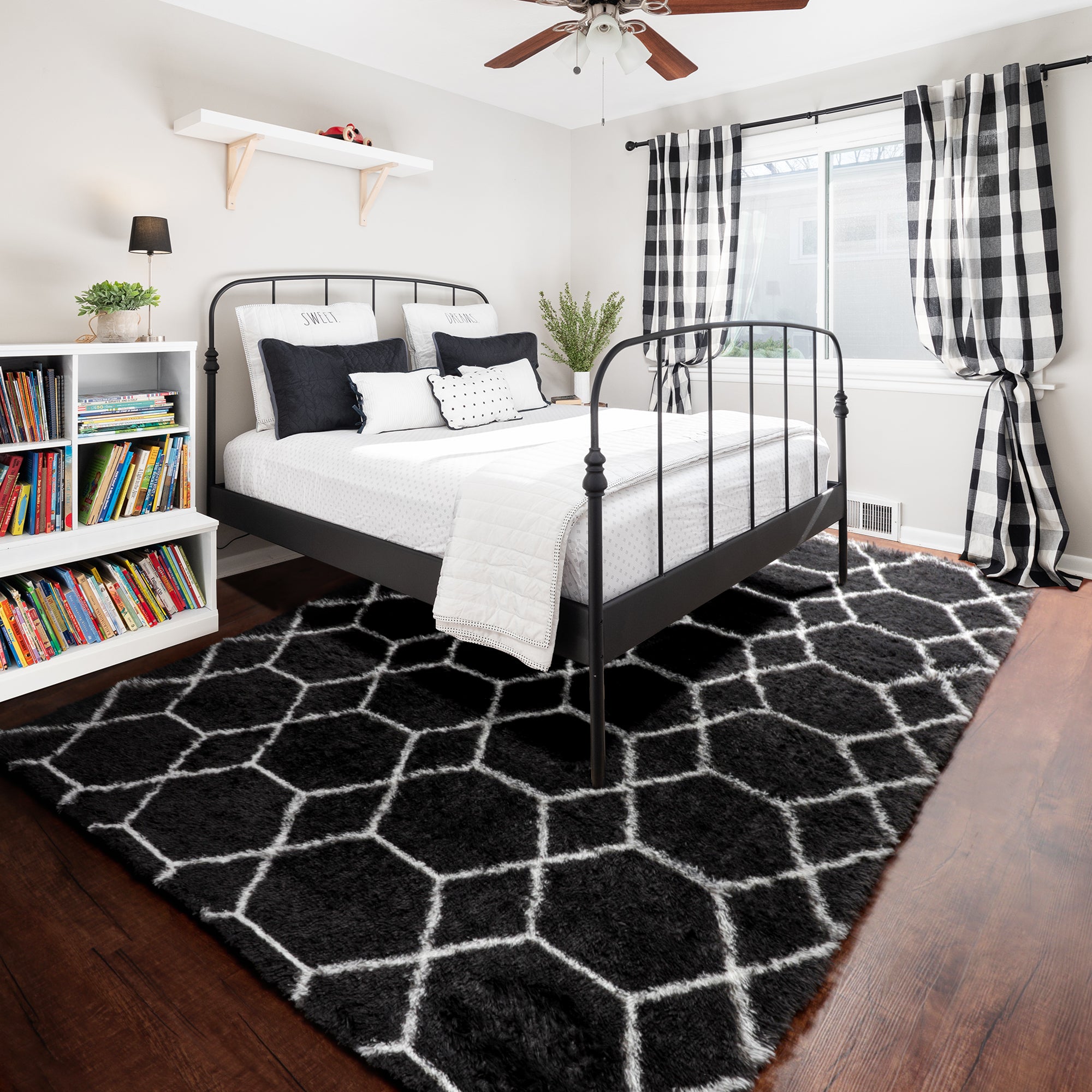 Modern Fluffy Area Rug for Bedroom Living Room, Black and White Rug